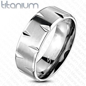 Titánium gyűrű - szatén felület bemetszésekkel díszítve - Nagyság: 67