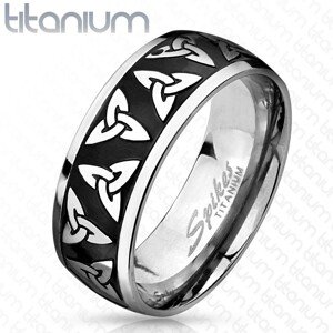 Titánium gyűrű ezüst és fekete színben, fényes szélek, kelta szimbólumok, 8 mm - Nagyság: 60