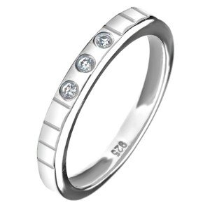 925 ezüst gyűrű - három beágyazott cirkónia, gravírozott vonalak - Nagyság: 56